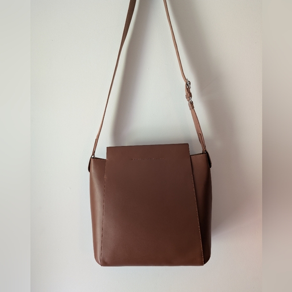 Everlane The Form Bag In Cognac - Picture 2 of 14